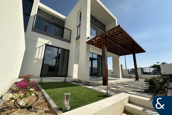 Upgraded Interior | Landscaped | Corner Plot
